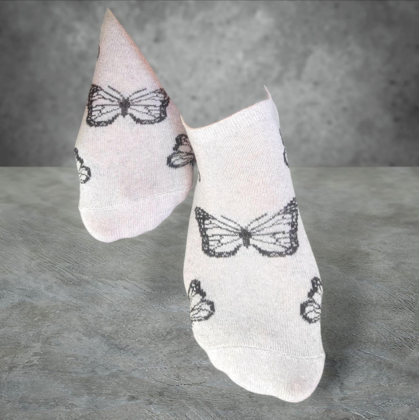 Women's Short Socks with Butterfly Design - Frosted Feet