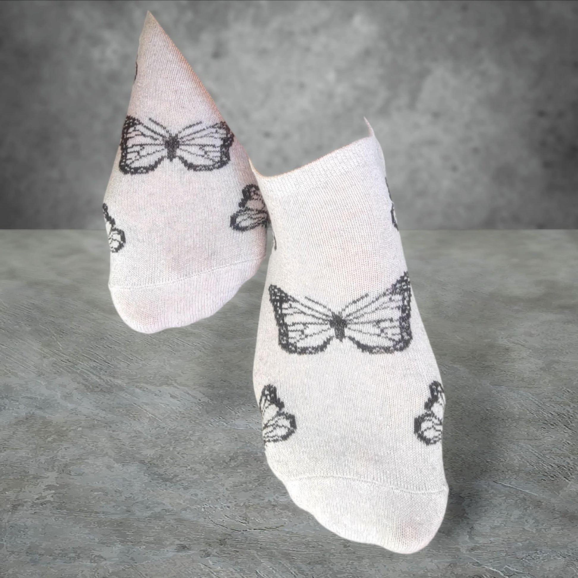 Women's Short Socks with Butterfly Design - Frosted Feet