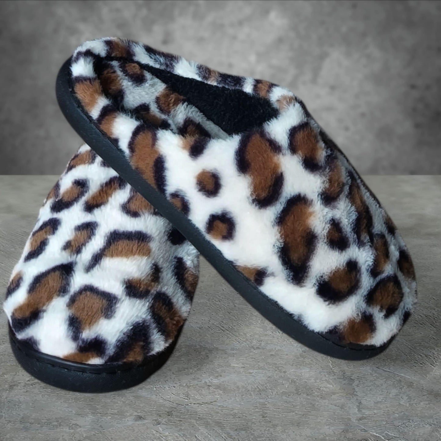 Leopard Print Slippers – Stylish & Non-Slip Comfort