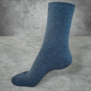 Men’s gray camel wool thermal socks, ultra-warm, breathable, and perfect for cold weather protection.